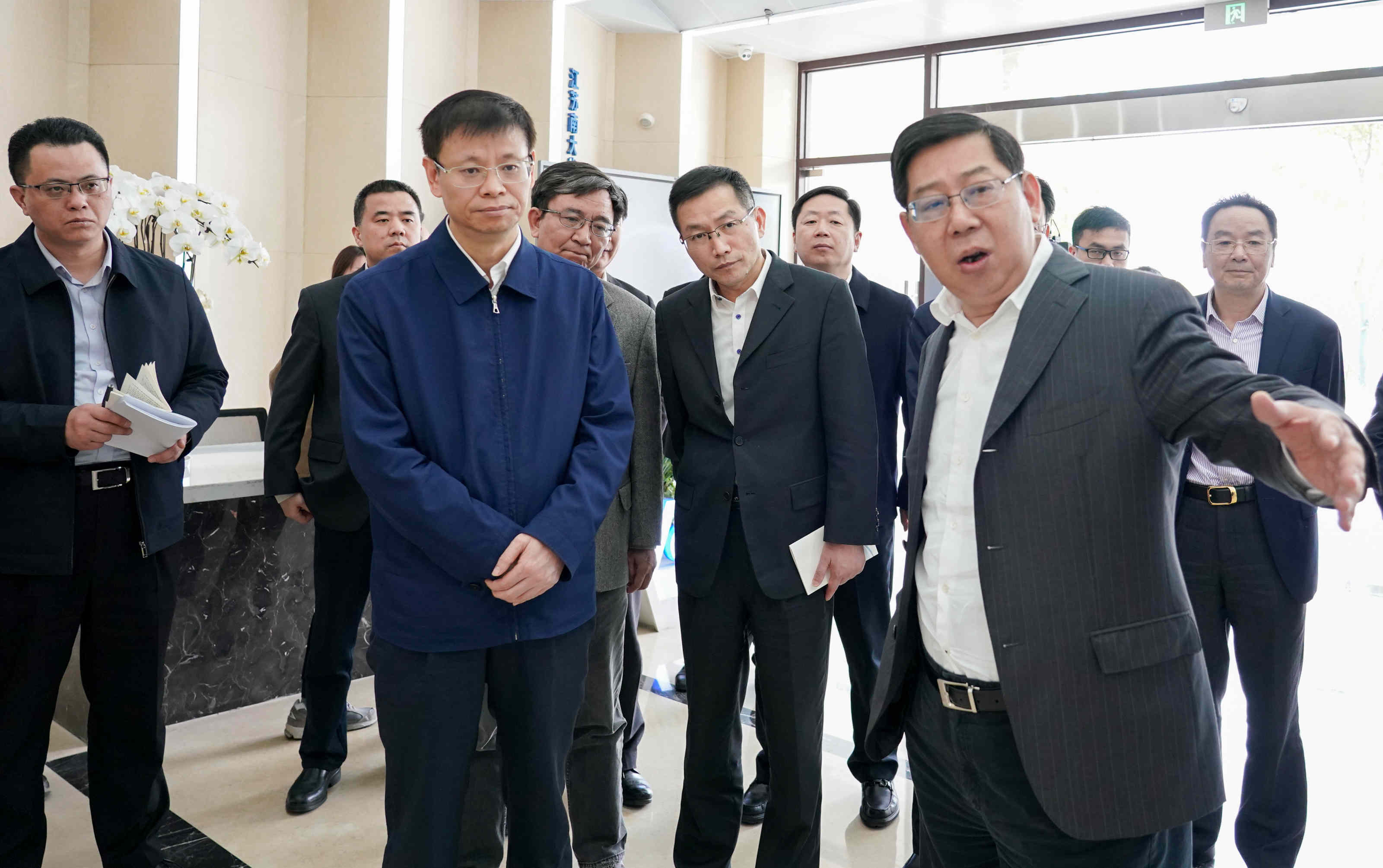 市委書記許昆林調研南大光電(圖1) 市委書記許昆林調研南大光電(圖1)